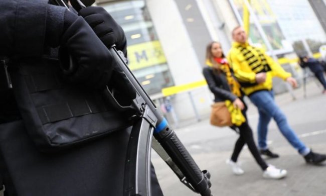 Квартиры активистов "Украинского выбора" осадили вооруженные люди в масках

