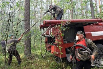 Рятувальники продовжують гасити полум'я в "Чорнобильській пущі" (фото)
