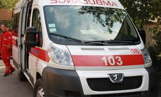 На Львівщині пішохода переїхали відразу кілька машин