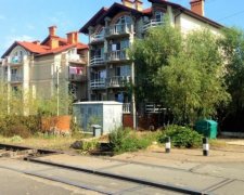 "Гнездо душевнобольных": в Крыму заметили странный балкон