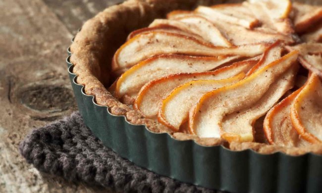 Пориньте в солодкий рай: грушевий пиріг з шоколадом