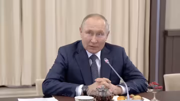 Владимир путин, кадр со встречи с матерями