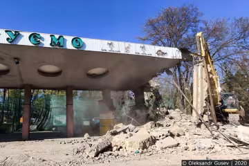 У Києві розгромили вхід в зоопарк, на який Кличко давно накинув оком