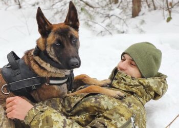 пограничник с овчаркой, фото с Facebook