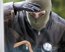 За харків'янами підглядають у вікна