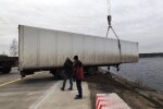 Фура упала в озеро, фото: zt.dsns.gov.ua