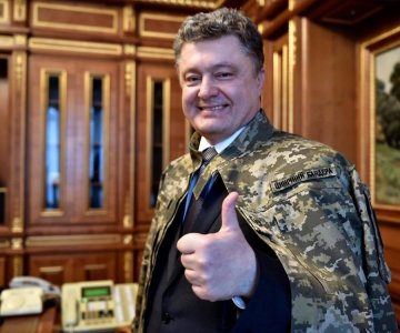Общественные деятели поздравили Порошенко с днем рождения