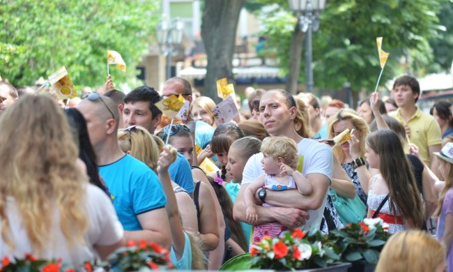 У Харкові голоси "обмінюють" на морозиво: пекельна спека "підказала" політику мерзенну схему