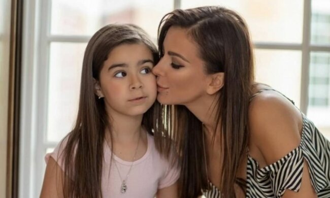 Ани Лорак с дочкой Софией, скриншот: YouTube