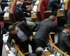 Из почти 300-т принятых на этой сессии законов только некоторые заслуживают внимания, - политолог