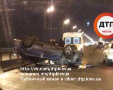 Daewoo опрокинулся на крышу в Киеве