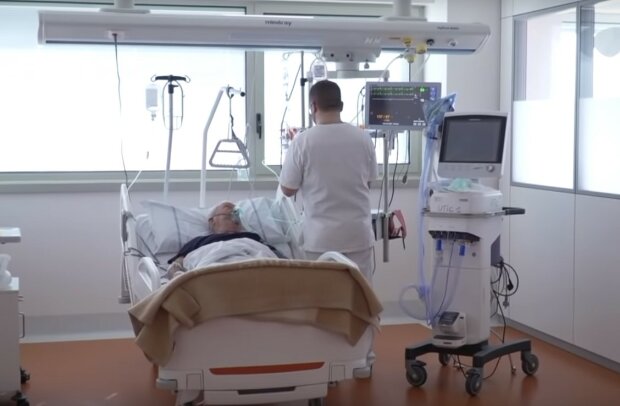 у лікарні, скріншот з відео