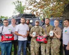 Реанімація на передовій: фонд «Надія», Валерій Дубіль та Віта Присяжнюк забезпечують 1-й окремий медичний батальйон апаратами Easy Pulse