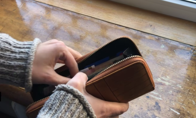 Кошелек, деньги. Фото: скрин youtube