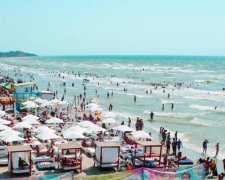 Доки у Криму відпочиває "почекун", українські пляжі тріщать по швах