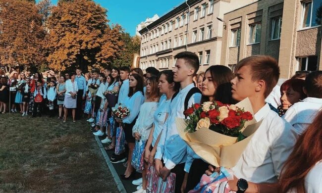 Запорожских учителей оставят без цветов 1 сентября, а они и рады