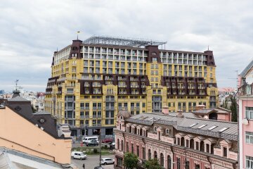 "Монстр на Подолі", вул. Нижній Вал, 27-29 - фото The Village Україна