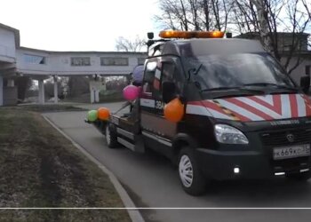 Евакуатор, фото: скріншот з відео