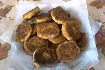 Котлети з ковбаси та сиру, скріншот: YouTube