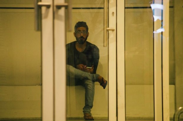 "Я не машина для убийства и не хочу участвовать в разрушении": беженец более полугода жил в аэропорту, прежде чем получил помощь