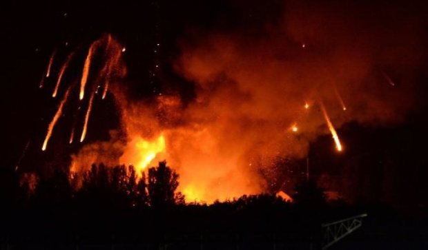 Ночью в Донецке гремели взрывы и выстрелы