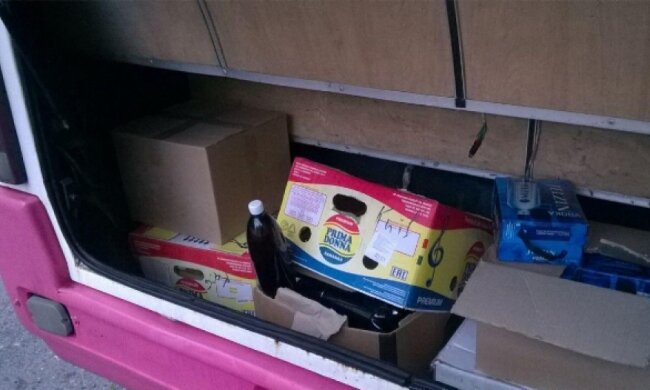 Прикордонники знайшли 150 літрів алкоголю у рейсовому автобусі на Вінниччині (фото)