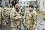 Командование ООС наградило знаками отличия военных медиков: спасли не одну сотню жизней