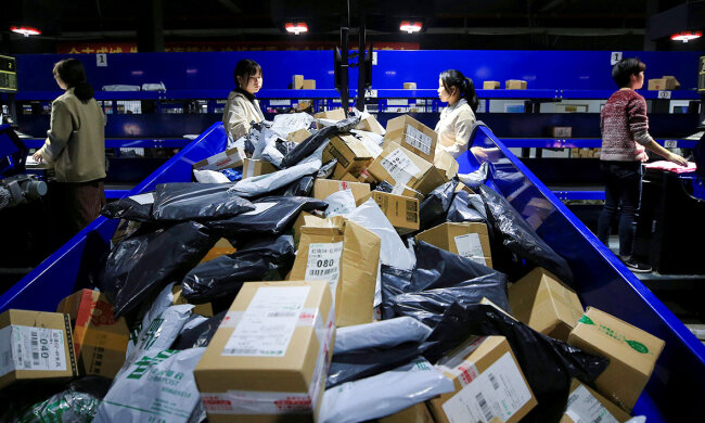 Посилки з Китаю, фото: CNN