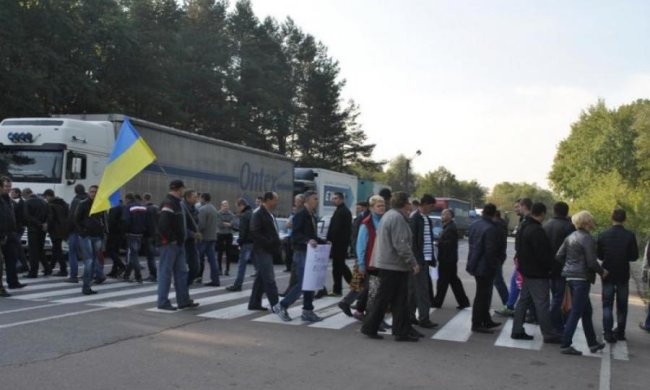 Паніка на кордоні: шахтарі вийшли на дорогу