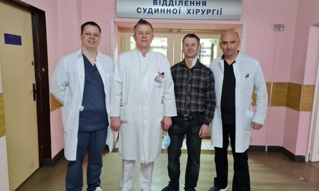 Во Франковске боги скальпеля провели уникальную операцию и спасли жизнь мужчине: "Впервые в мире"