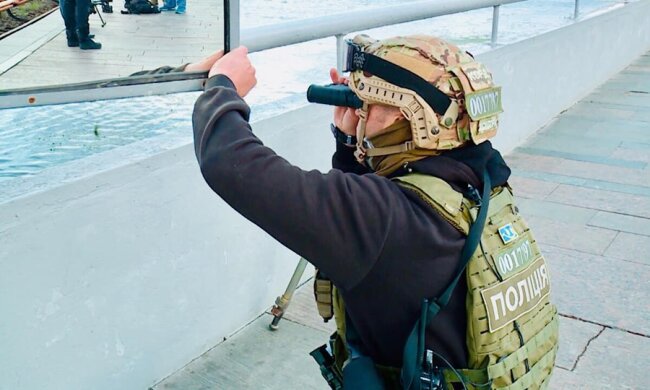 У киевского военного, минировавшего мост Метро, нашлись защитники: "Не позволим…"