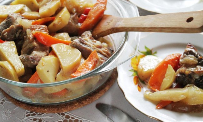 Свинина з овочами, тушкована в вершках: універсальний рецепт для будь-якого приводу