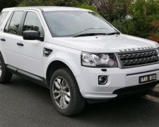 Легендарный Land Rover 70 лет ржавел в поле
