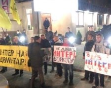 Депутату Капліну влаштували "коридор ганьби"