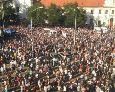 Кіска розпустив уряд сусіда України