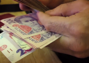 Виплати. Фото: скрін youtube