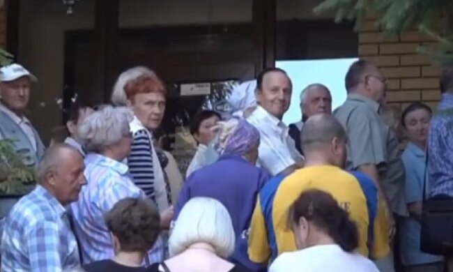 Пенсіонери. Фото: скриншот Youtube