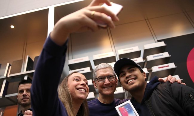 Власники нових iPhone не впізнають себе на селфі: в мережі скандал