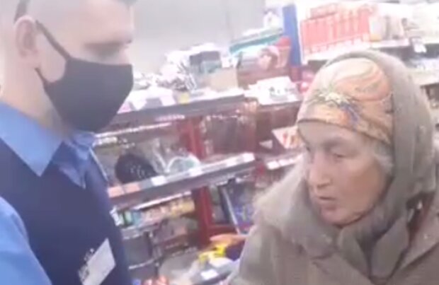 Бабушку выгнали из магазина, кадр из видео