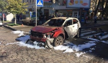 Закладання бомби під авто Шеремета потрапило в об'єктив камери