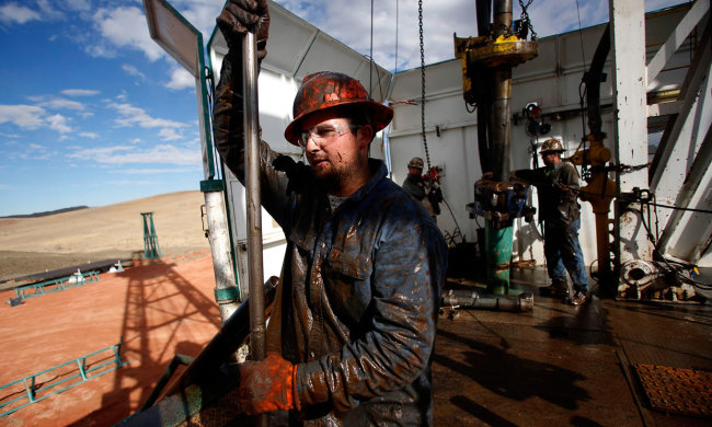 Мировые цены на нефть растут рекордными темпами: в Нацбанке объяснили, кто виноват