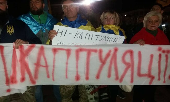 Ні капітуляції: одеські дайвери протестували під водою, яскраві фото підкорили мережу