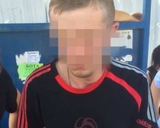 На Киевщине наркокурьер "подрабатывал" сержантом колонии