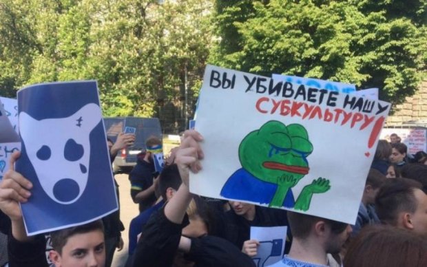 Верніть ВКонтакте: молодь Києва звернулась до Порошенка
