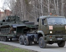 "Великая страна, великие воины": российские военные в попытке обуздать КамАЗ ушли на дно