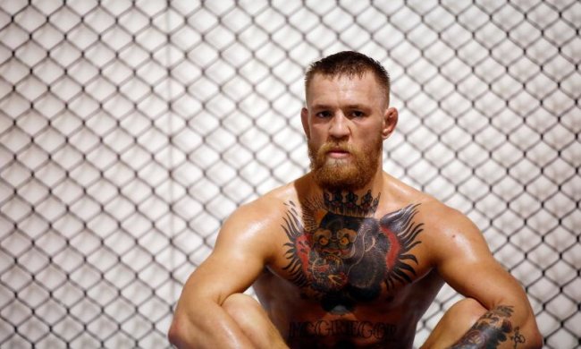 Мейвезер - Макгрегор: Букмекери ставлять на те, що бійця UFC дискваліфікують за удар ногою