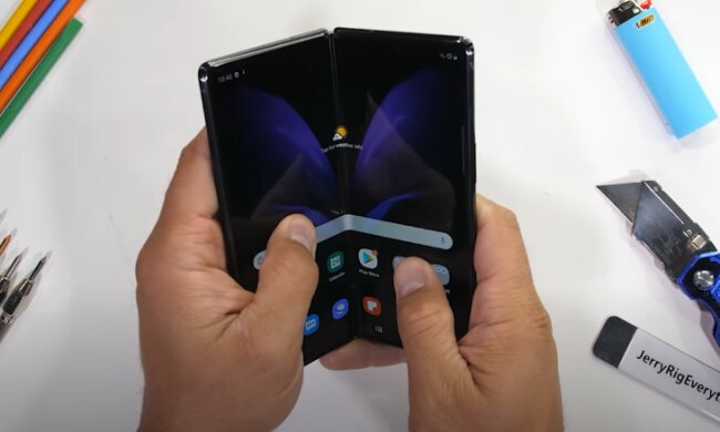 Samsung Z Fold 2, скріншот