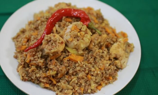 Плов из гречки и курицы: необычное блюдо станет любимым ужином всей семьи