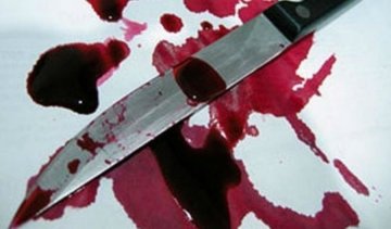 Во Львове девушка на костылях нападала на прохожих