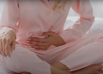 Дискомфорт у животі. Фото: скрін youtube